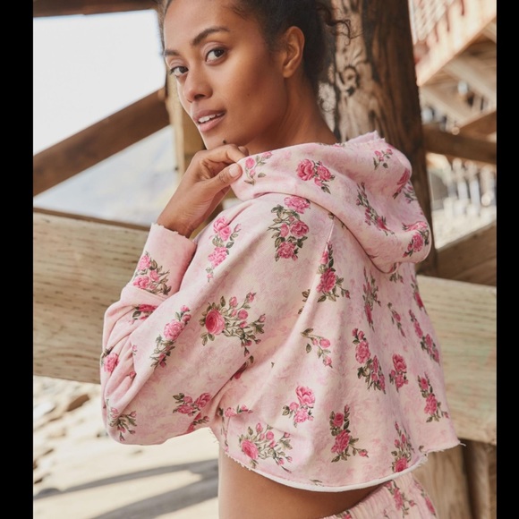 💕LoveShackFancy Cropped Hoodie 💕 - Picture 5 of 16